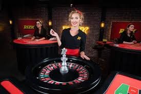 Pengguna memasukkan kode voucher untuk mendapatkan bonus eksklusif di layanan vegas123